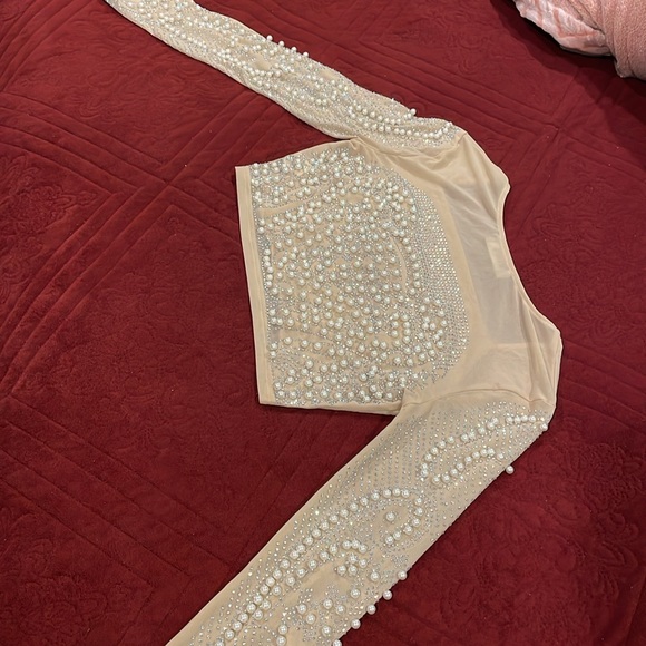 Long-sleeved blouse, ría stones and different types of pearls. From Blue B. - Picture 5 of 6